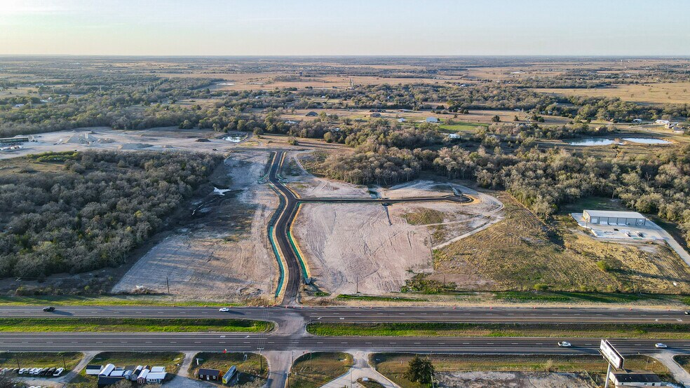 7877 E SH-21, Bryan, TX à vendre - Photo du bâtiment - Image 3 de 13