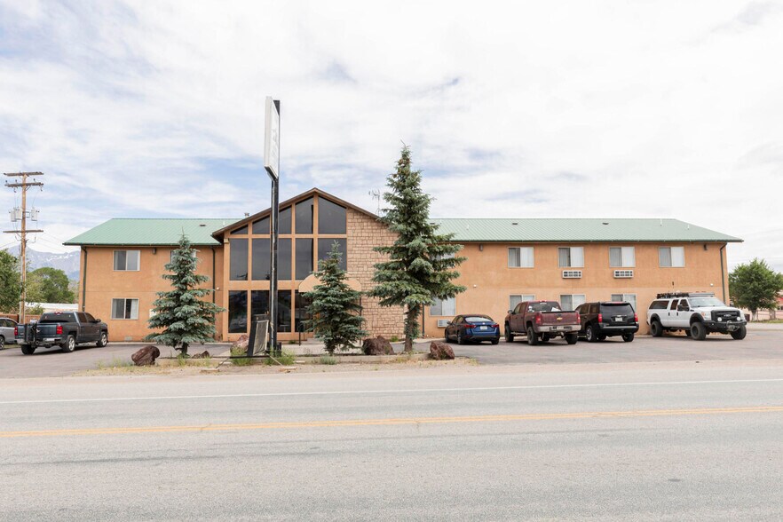 605 4th Ave, Fort Garland, CO à vendre - Photo du bâtiment - Image 2 de 51