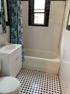 3761 97th St, Corona, NY for sale - Interior Photo - Image 2 of 8