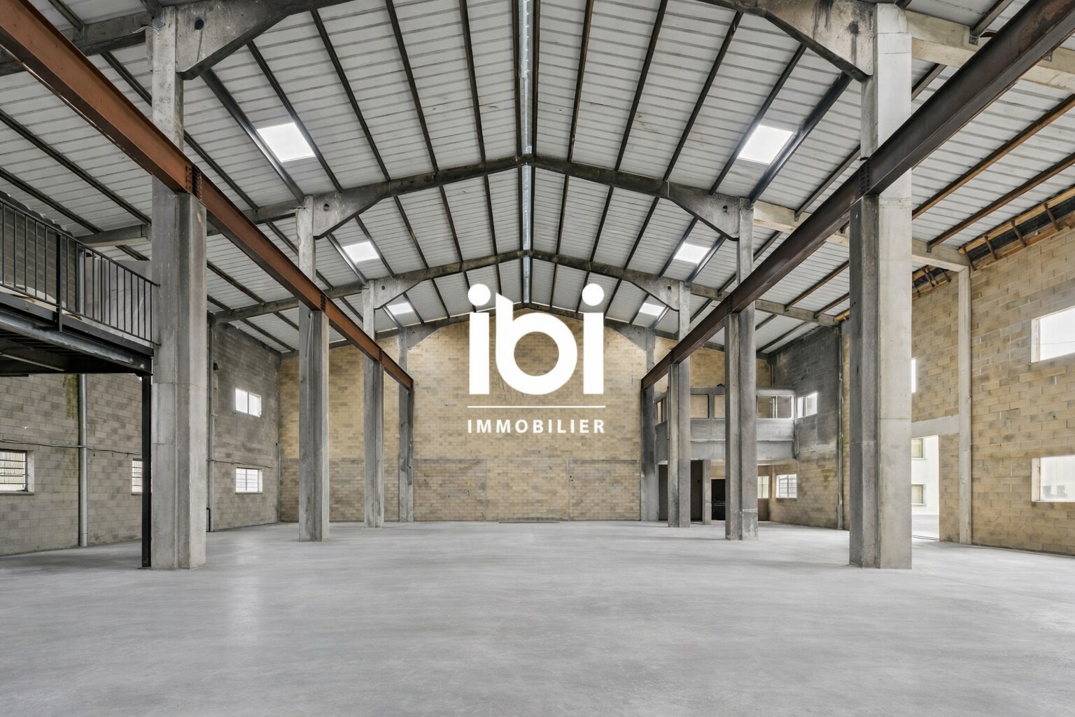 Flex in Sarcelles for lease Primary Photo- Image 1 of 8