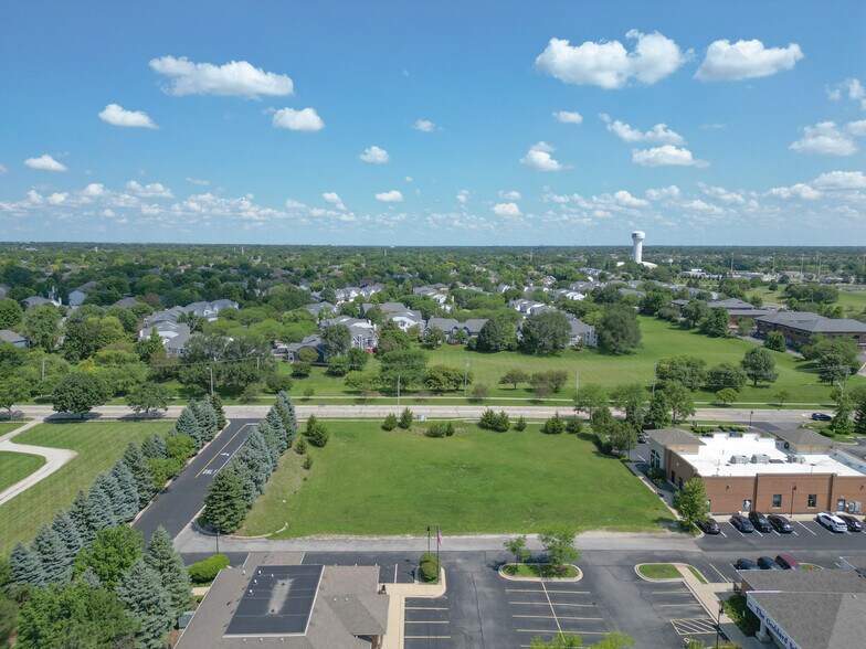 1056 104th St, Naperville, IL à vendre - Photo du bâtiment - Image 2 de 15