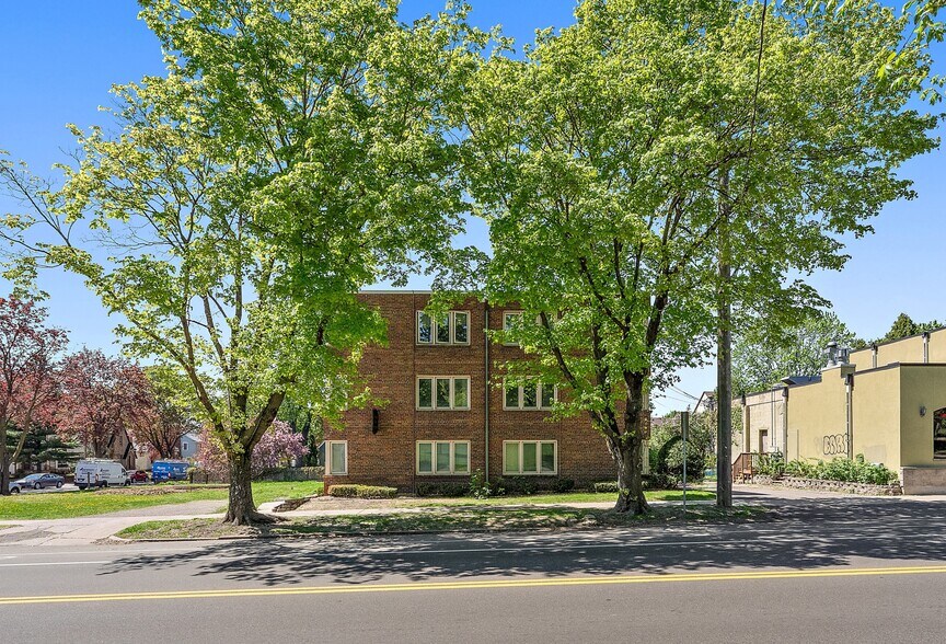 Cleveland Terrace portefeuille de 2 propriétés à vendre sur LoopNet.ca - Photo du bâtiment - Image 2 de 5