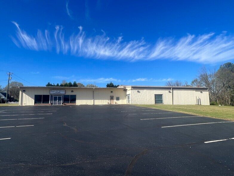 2307 S Boston Rd, Danville, VA à vendre - Photo du bâtiment - Image 2 de 40