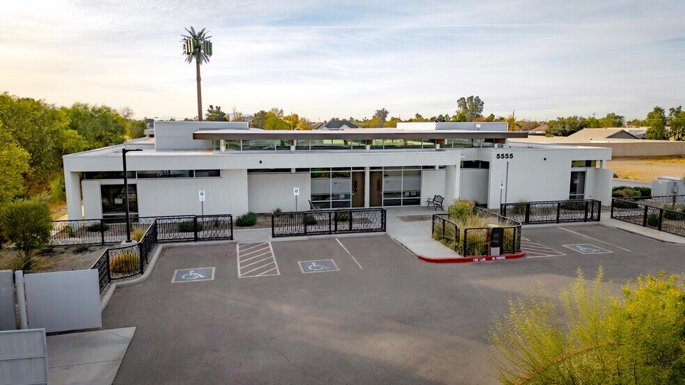 5555 E Baseline Rd, Mesa, AZ à vendre - Photo du bâtiment - Image 3 de 17