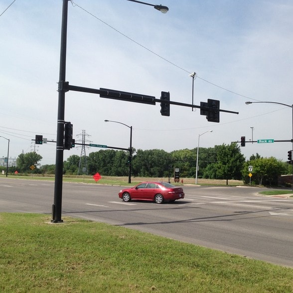 2200 N Rock Rd, Derby, KS for lease - Primary Photo - Image 1 of 7