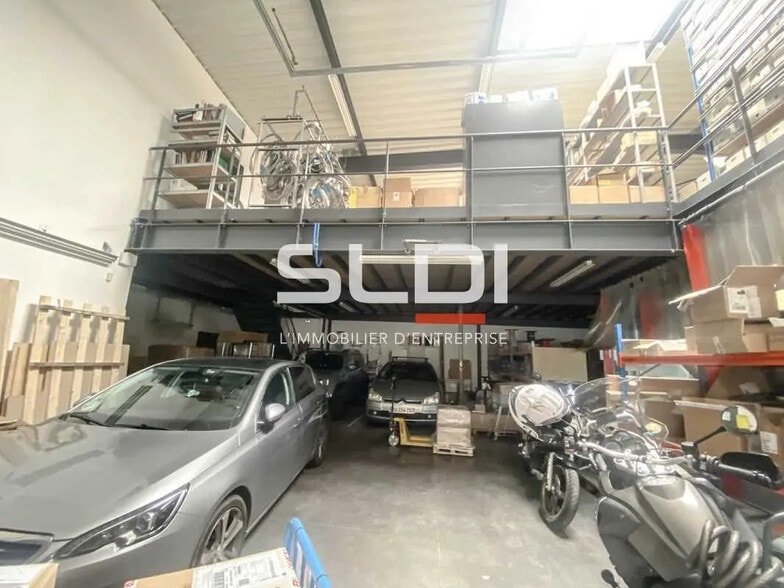 Office in Vaulx-en-Velin for lease - Interior Photo - Image 2 of 6