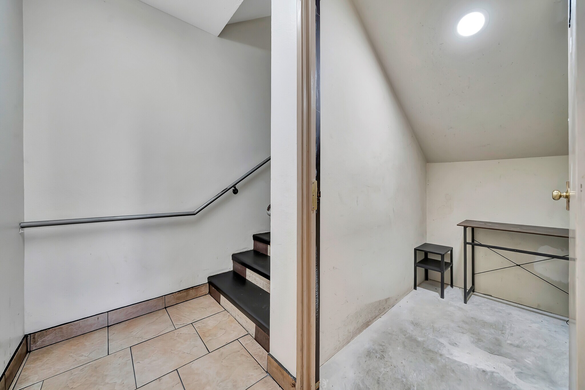 14553 Delano St, Van Nuys, CA for lease Interior Photo- Image 1 of 5