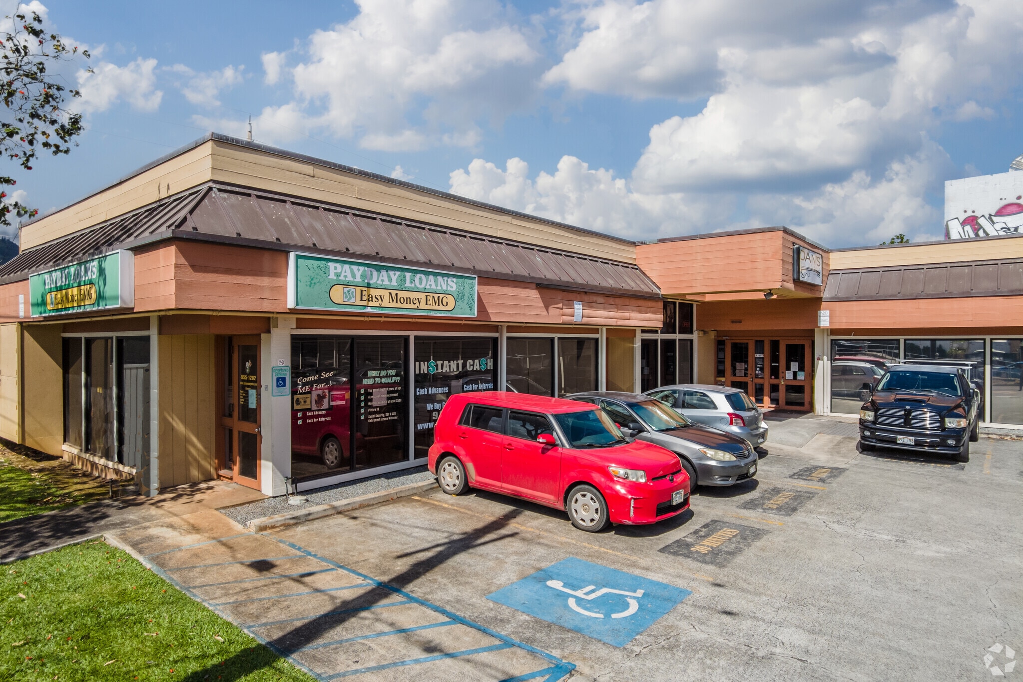 2000 S Beretania St, Honolulu, HI for lease Primary Photo- Image 1 of 21