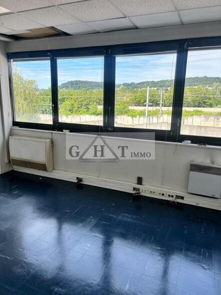 Industrial in Palaiseau for sale - Interior Photo - Image 3 of 13