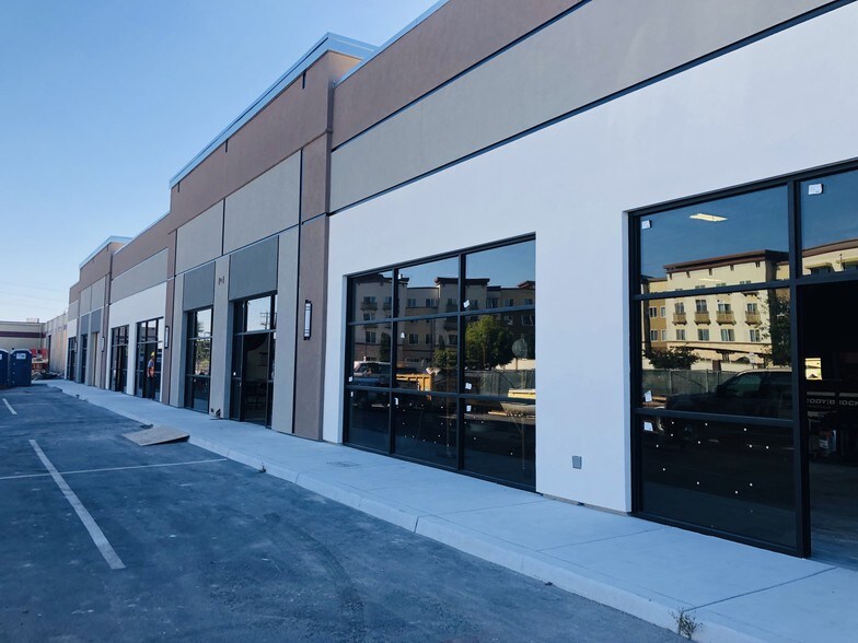 883 E San Carlos Ave, San Carlos, CA for lease - Building Photo - Image 2 of 17