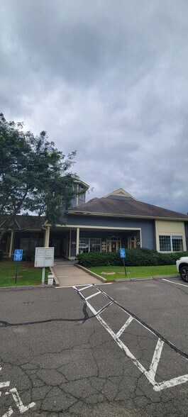 188 Main St, Monroe, CT à louer - Photo du bâtiment - Image 3 de 4