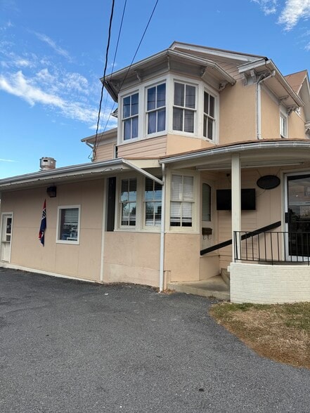 305 N Main St, Bridgewater, VA for sale - Primary Photo - Image 1 of 24