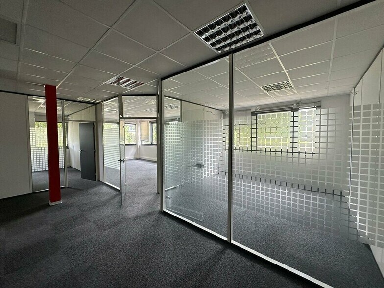 Office in Schiltigheim for lease - Interior Photo - Image 2 of 8