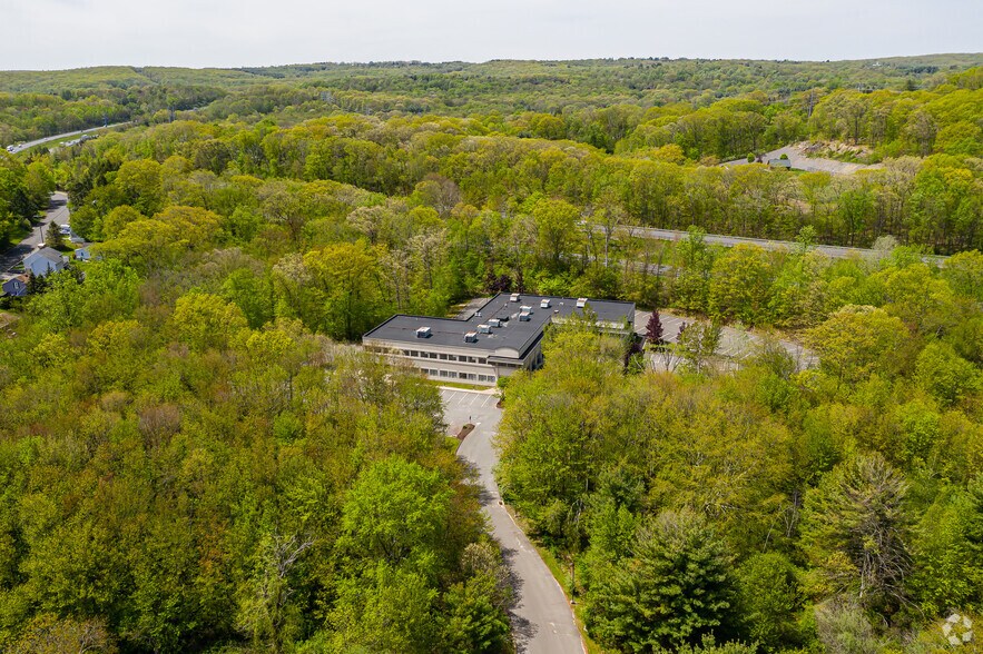 765 Straits Tpke, Middlebury, CT à louer - Aérien - Image 3 de 12