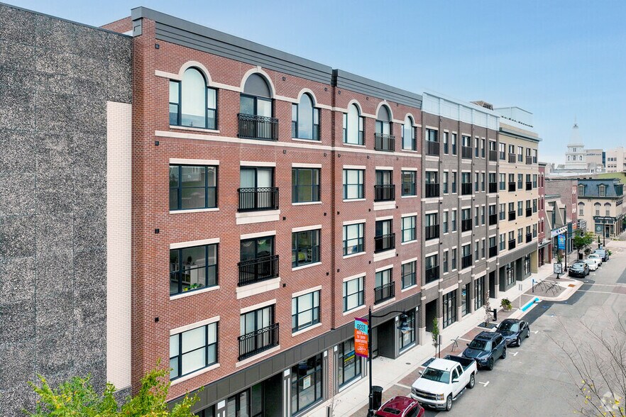 615 Main St, Lafayette, IN à louer - Photo du bâtiment - Image 3 de 3