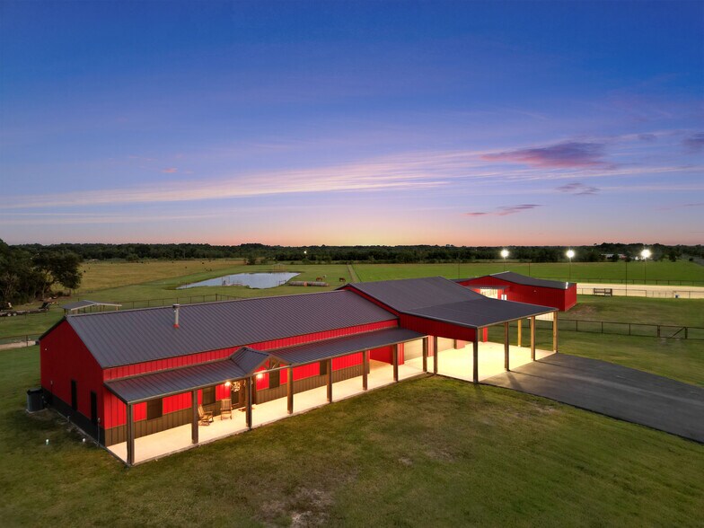 1402 Eagle Ferry Rd, Anahuac, TX à vendre - Photo du bâtiment - Image 2 de 22