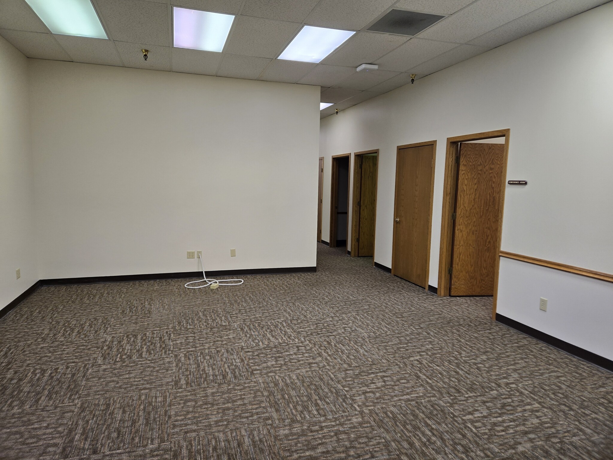 201 Lyndale Ave S, Faribault, MN for lease Interior Photo- Image 1 of 4