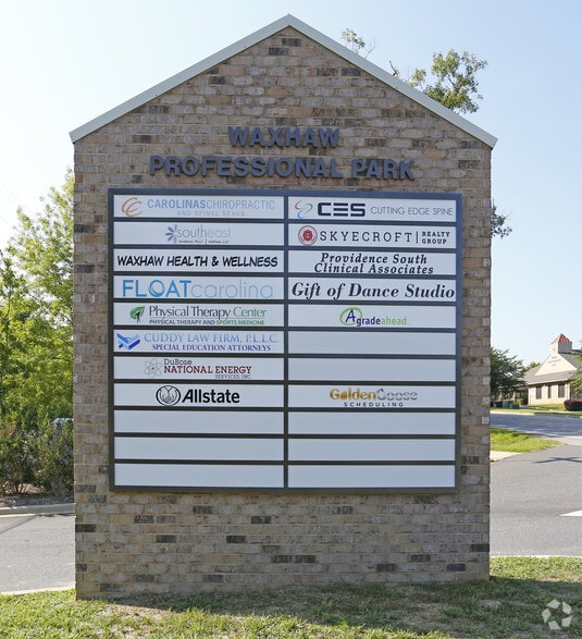 102 Waxhaw Professional Park Dr, Waxhaw, NC for lease - Building Photo - Image 3 of 8