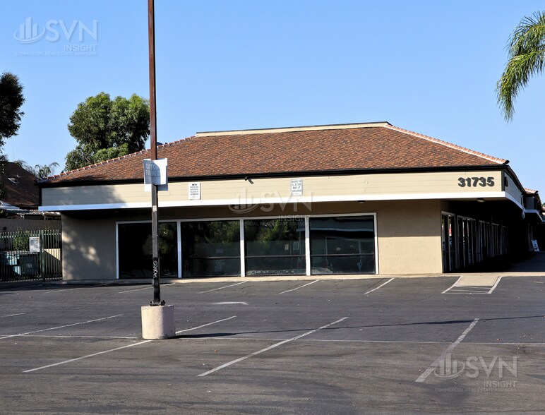 31733-31739 Riverside Dr, Lake Elsinore, CA à louer - Photo du bâtiment - Image 3 de 5