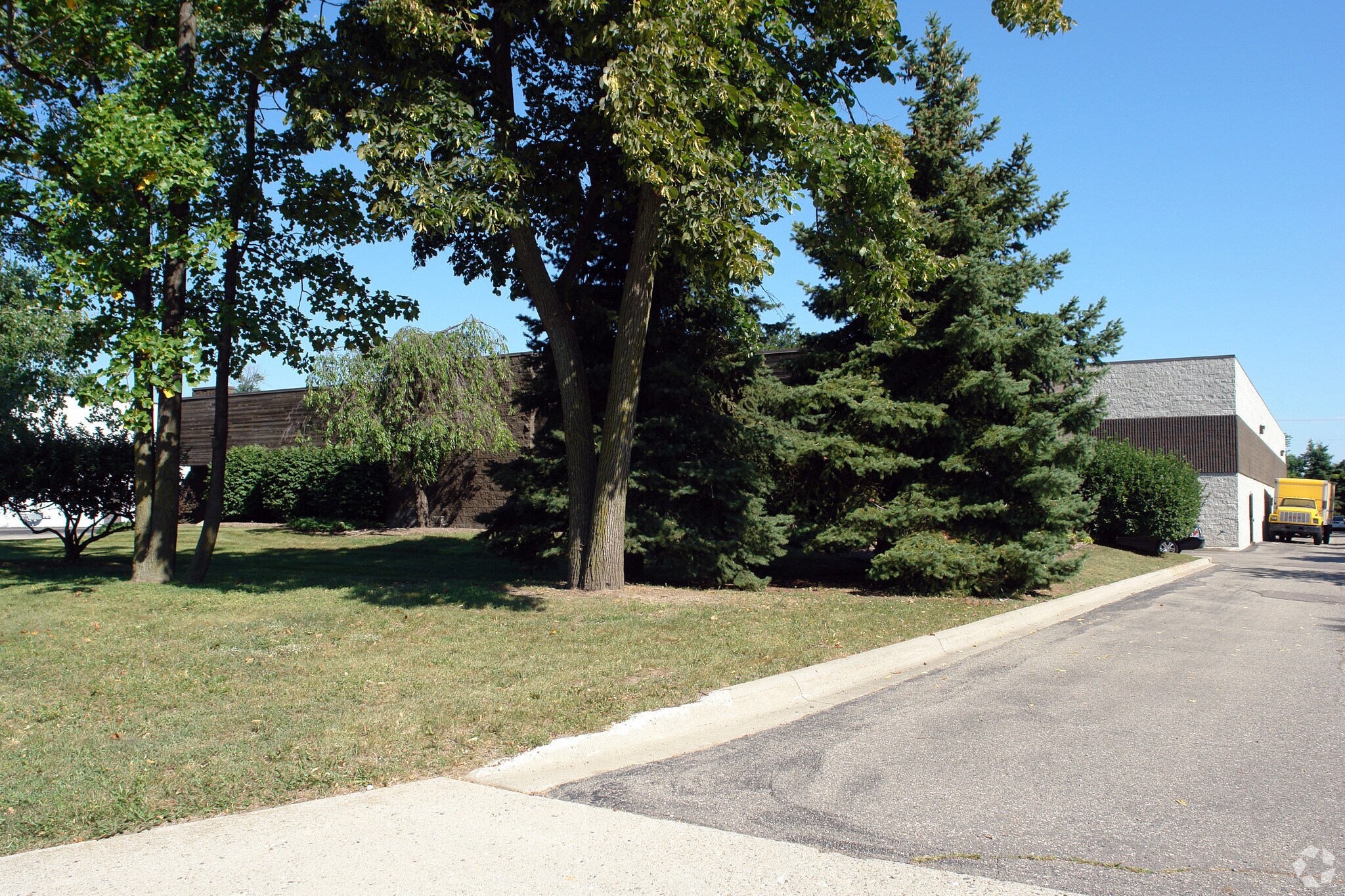 36030 Industrial Rd, Livonia, MI for lease Primary Photo- Image 1 of 6