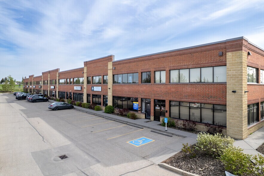 3750 46th Ave SE, Calgary, AB à vendre - Photo principale - Image 1 de 7