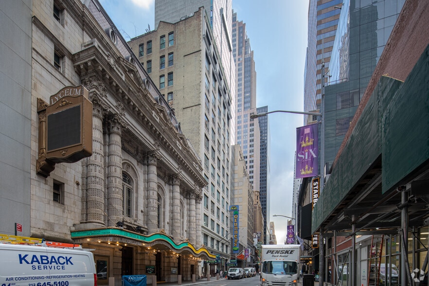 145 W 45th St, New York, NY for lease - Building Photo - Image 2 of 11