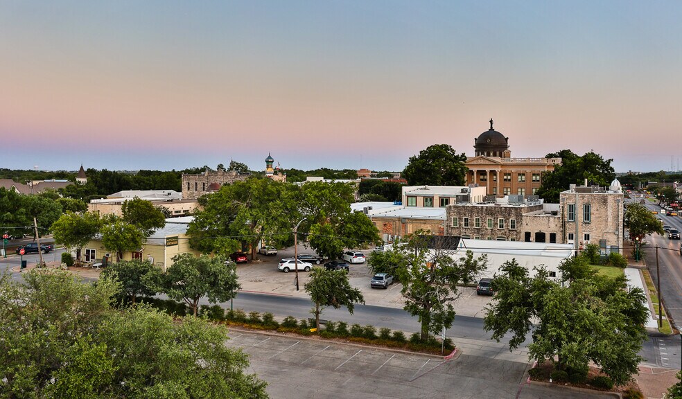 501 S Austin Ave, Georgetown, TX à louer - Photo du bâtiment - Image 3 de 4