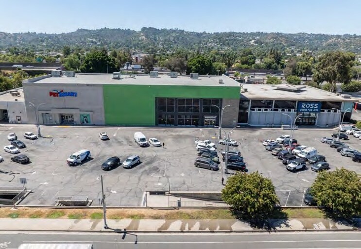 13700-13750 Riverside Dr, Sherman Oaks, CA à louer - Photo du bâtiment - Image 2 de 3