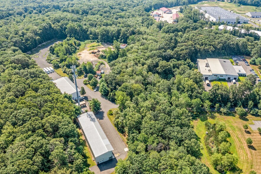 9.8 Acre Industrial Park portefeuille de 2 propriétés à vendre sur LoopNet.ca - Photo du bâtiment - Image 2 de 8