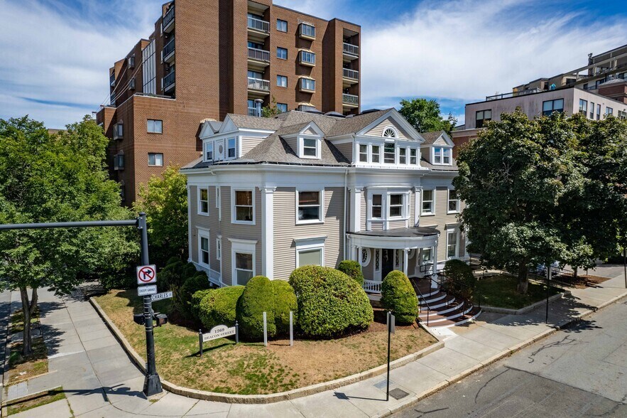 1269 Beacon St, Brookline, MA à louer - Photo du bâtiment - Image 2 de 11