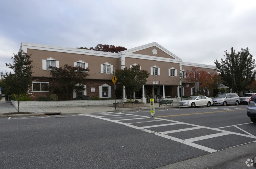 1035 Park Blvd, Massapequa Park, NY for lease - Building Photo - Image 1 of 12