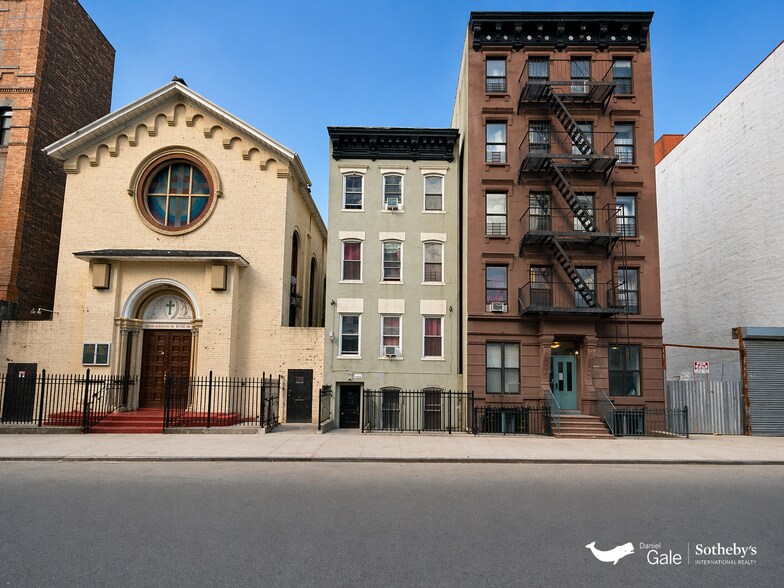 241 E 123rd St, New York, NY à vendre - Photo du bâtiment - Image 2 de 17