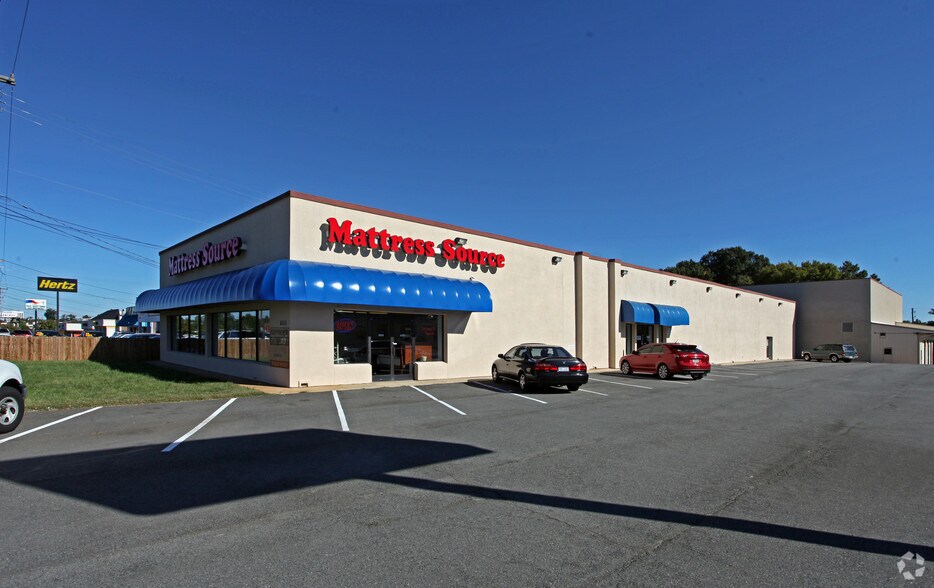 6153 E Independence Blvd, Charlotte, NC à vendre - Photo principale - Image 1 de 6