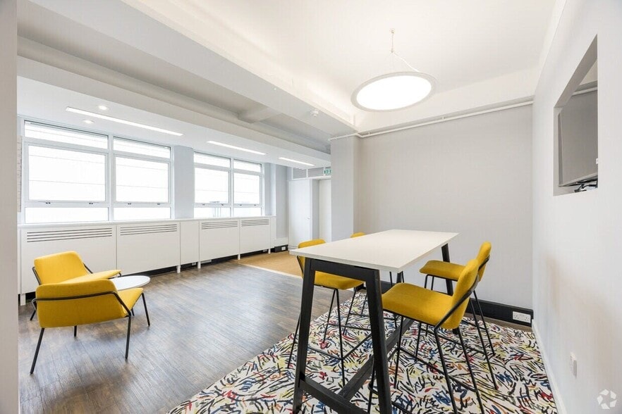 11 Hills Pl, London for lease - Building Photo - Image 2 of 12