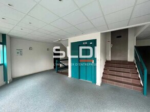 Rue Benoit Bennier, Charbonnières-les-Bains for lease Interior Photo- Image 2 of 12