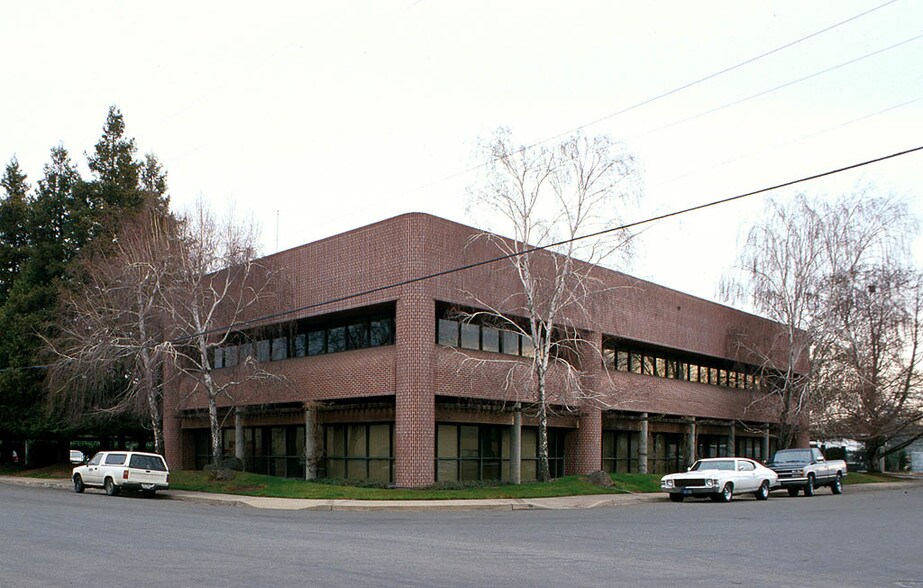 2555 3rd St, Sacramento, CA à louer - Photo du bâtiment - Image 3 de 6