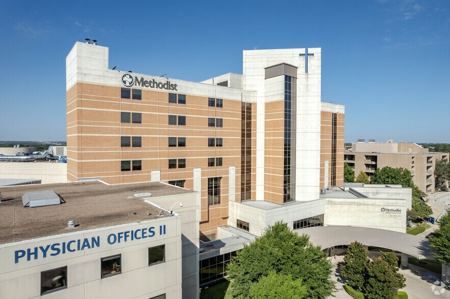 3450 W Wheatland Rd, Dallas, TX à louer - Photo du bâtiment - Image 2 de 7