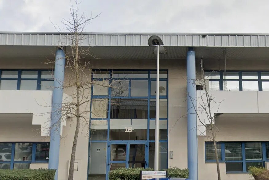 13-17 Allée Des Ginkgos, Bron à louer - Photo du bâtiment - Image 2 de 3