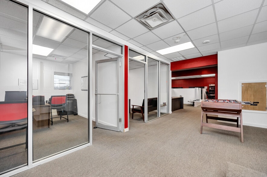 429 W Main St, Patchogue, NY for lease - Building Photo - Image 3 of 29