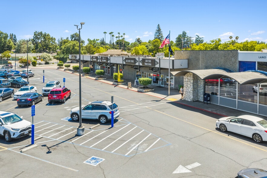5900-5982 S Land Park Dr, Sacramento, CA à vendre - Photo du bâtiment - Image 3 de 5