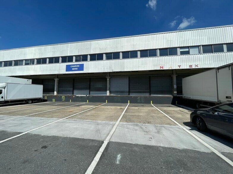 Industrial in Aulnay-sous-Bois for lease - Building Photo - Image 1 of 2