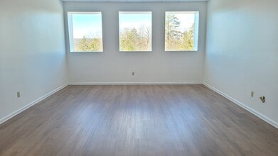 149-151 Saw Mill Ct, East Stroudsburg, PA for lease Interior Photo- Image 2 of 8