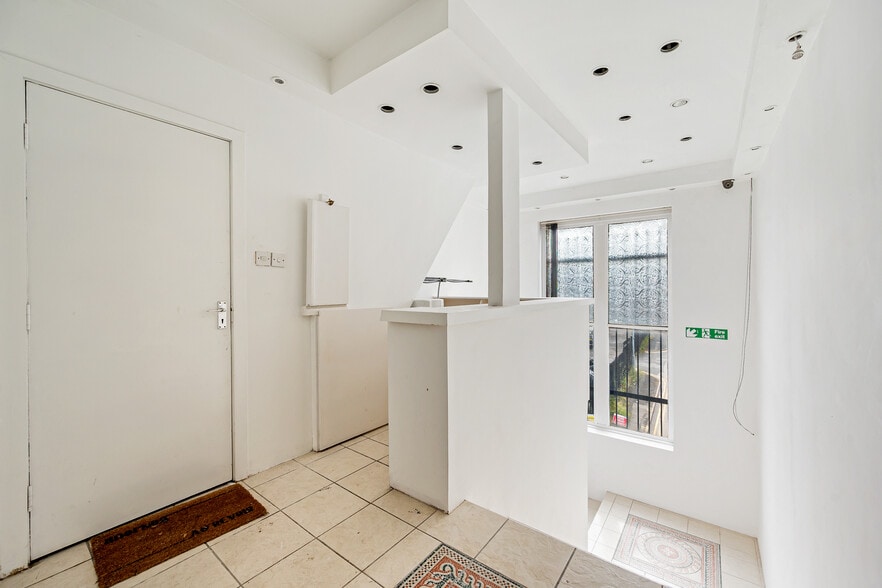 45 Julia St, Manchester for lease - Interior Photo - Image 3 of 10