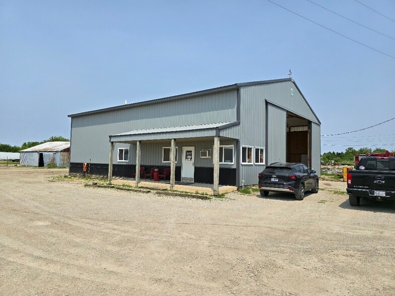 808 W Walnut St, Fairbury, IL for sale - Primary Photo - Image 1 of 44