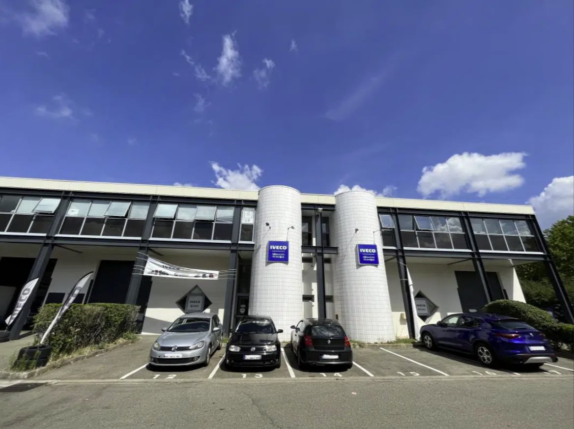 Avenue Georges Politzer, Élancourt for lease Building Photo- Image 1 of 5