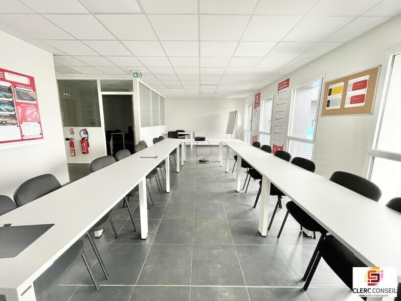 Office in Boos for sale - Interior Photo - Image 3 of 17