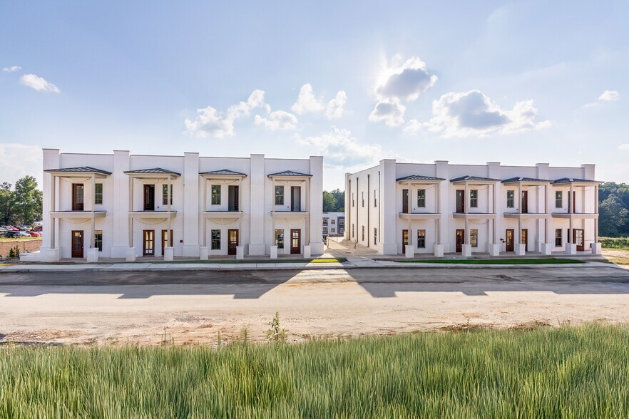 1343 N Lamar Blvd, Oxford, MS à louer - Photo du bâtiment - Image 2 de 7