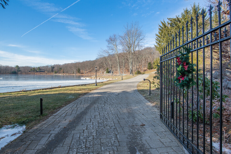 1 Brook Valley Ter, Kinnelon, NJ à vendre - Photo du b timent - Image 3 de 19