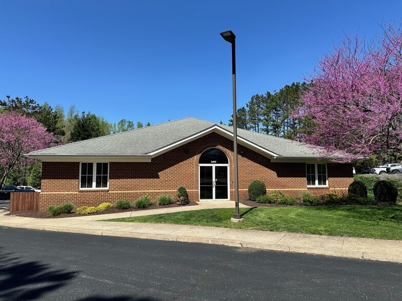 2442 New Dorset Cir, Powhatan, VA for lease - Building Photo - Image 1 of 52