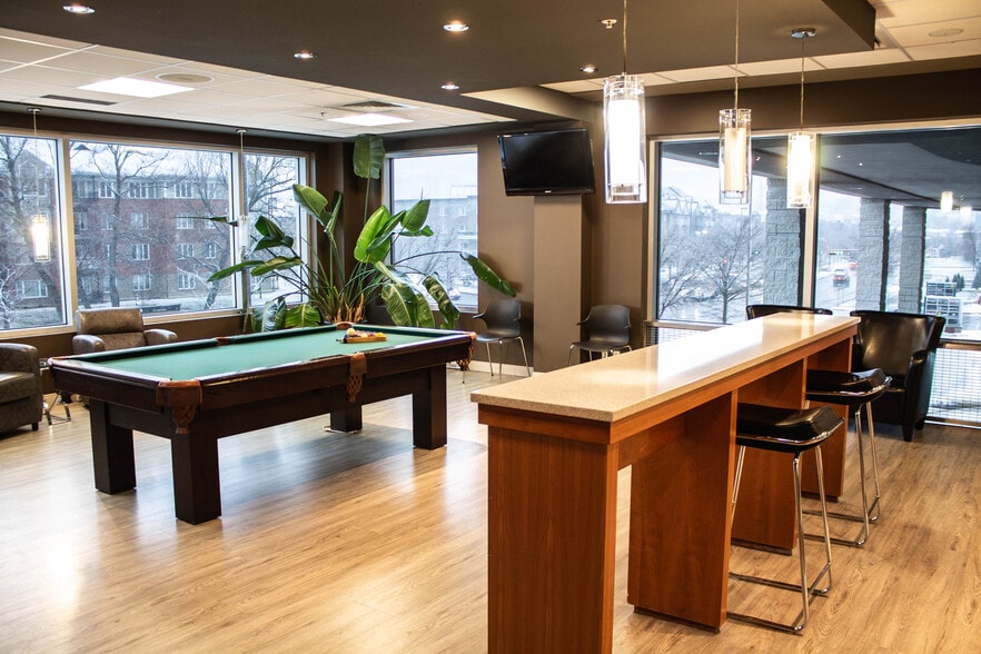 815 Boul Lebourgneuf, Québec, QC à louer - Photo du bâtiment - Image 2 de 4